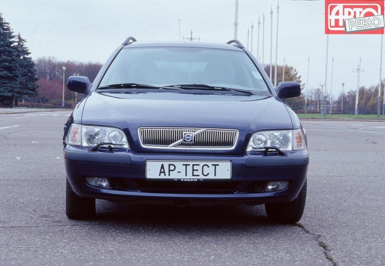 Volvo v40 1999 универсал