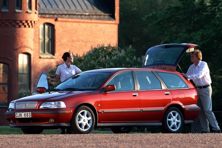 Volvo v40 1 поколение