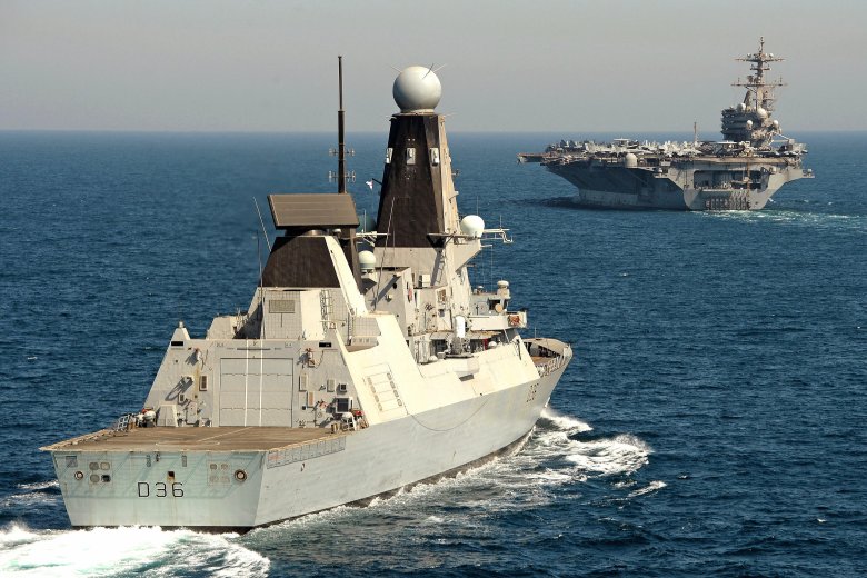 Британский корабль дефендер