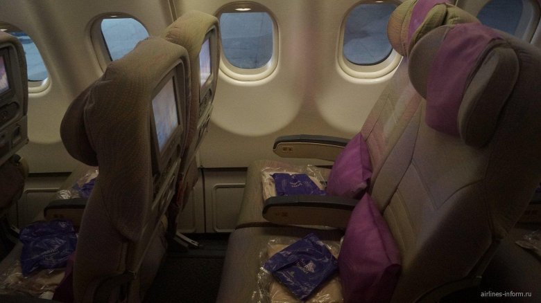 Салон боинг 777-800 эмирейтс