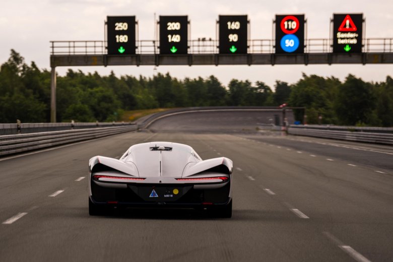 Гиперкар tuatara 2020