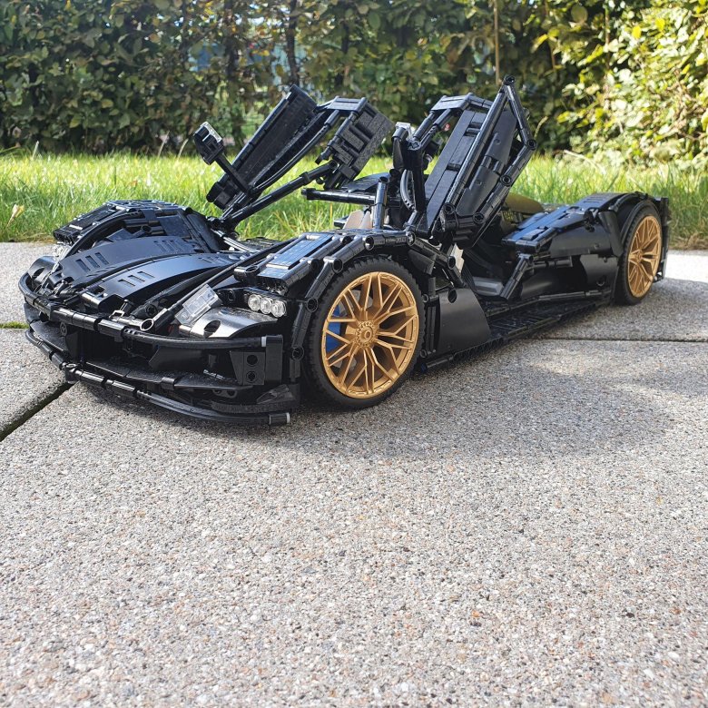 Модель гоночного автомобиля