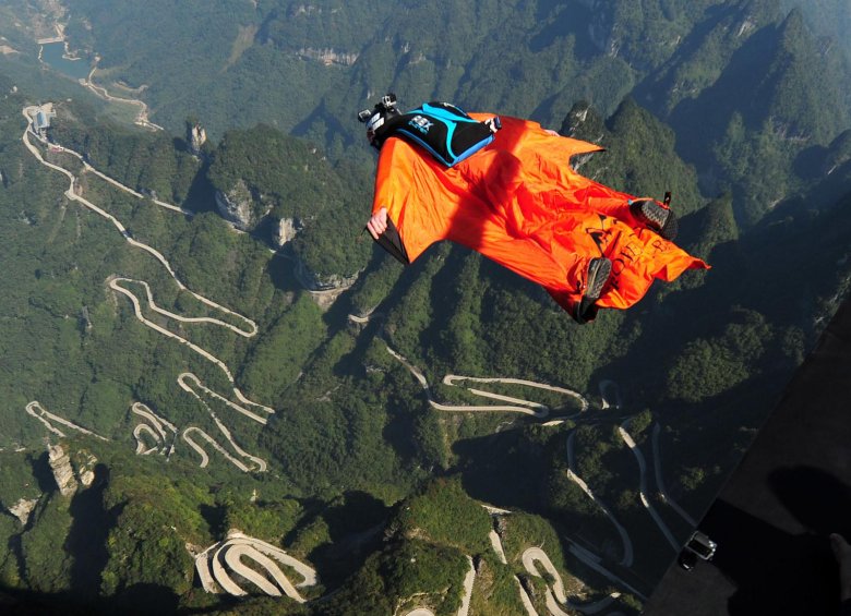 Wingsuit jumper