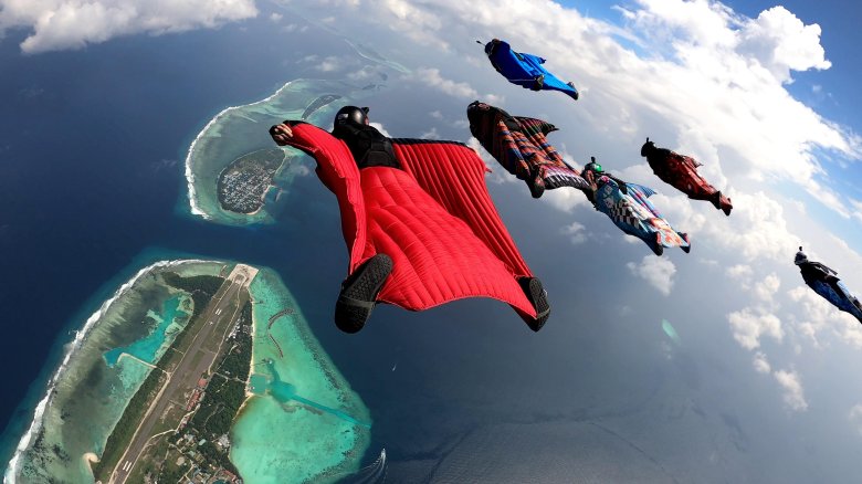 Вингсьют бейсджампинг