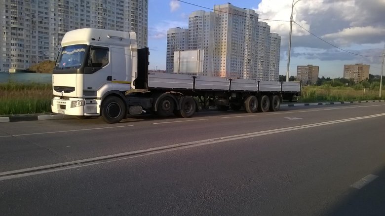 Тягач с полуприцепом