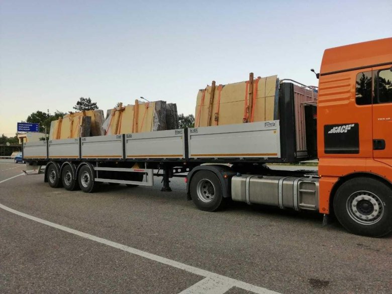 Бортовой полуприцеп