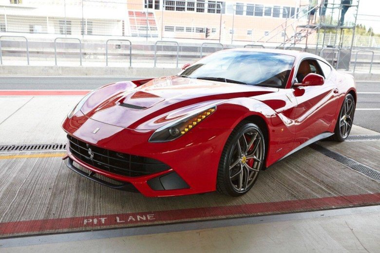 Феррари ф 12 берлинетта