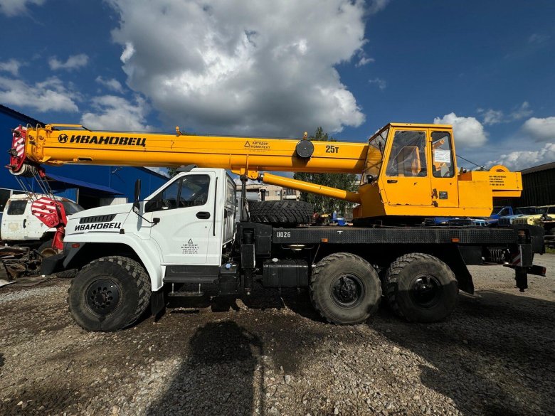 Автокран 25 тонн