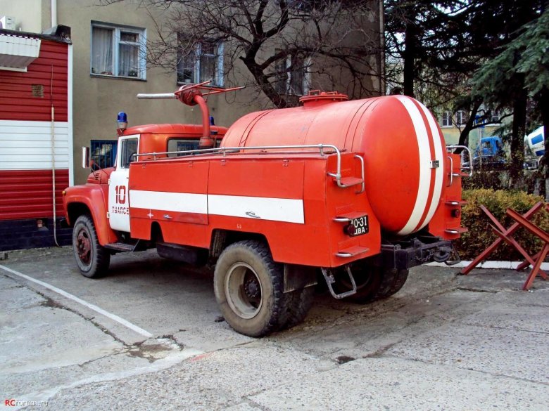 Пожарный автомобиль порошкового тушения