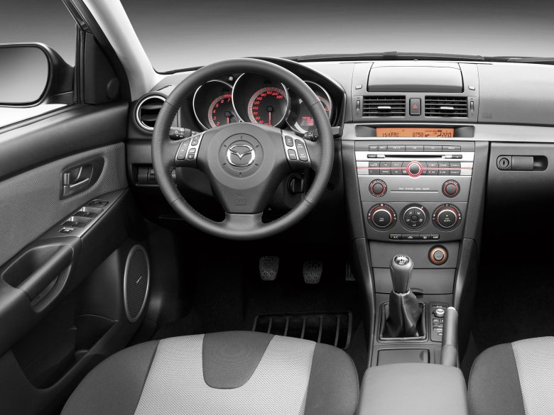 Мазда 3 седан 2006 салон