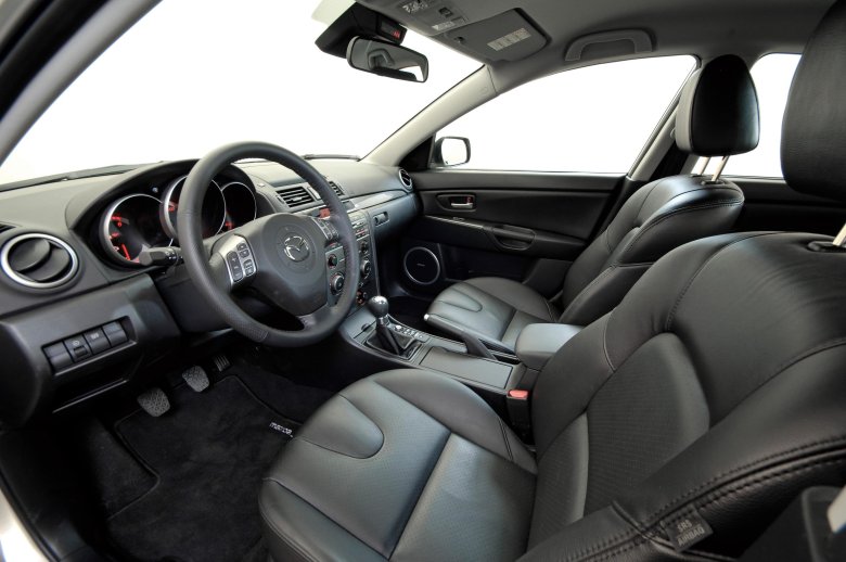 Мазда 3 хэтчбек салон
