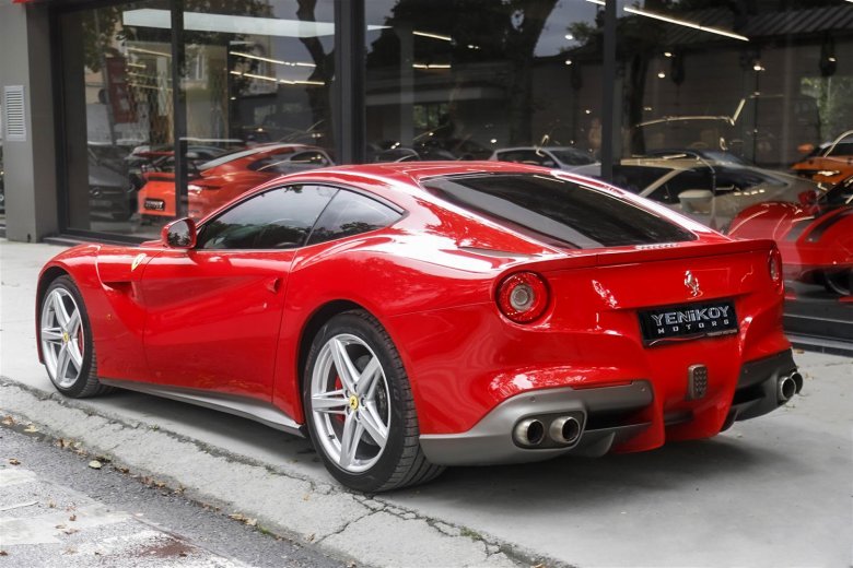 Феррари ф12 берлинетта