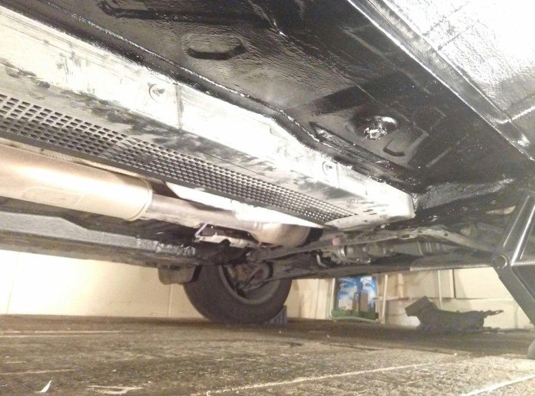 Антикоррозийная обработка днища автомобиля