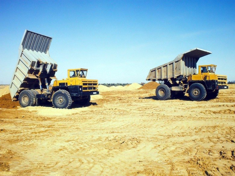 Карьерный самосвал белаз 75600