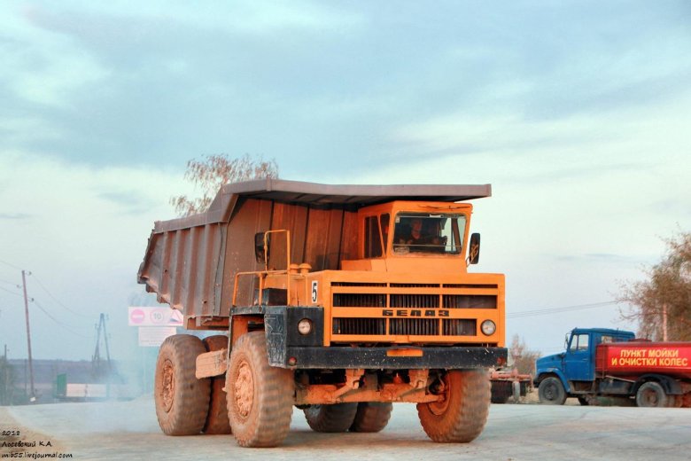 Карьерный самосвал белаз