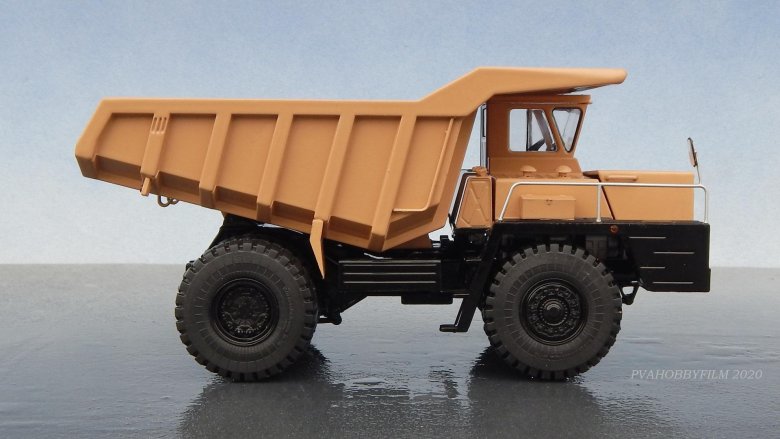 Карьерный самосвал белаз-7522