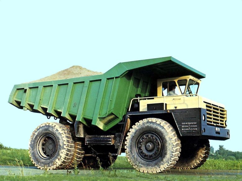 Карьерный самосвал белаз