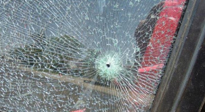 Разбитое стекло автомобиля