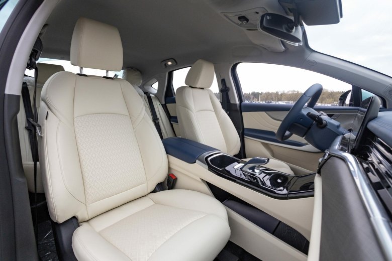 Jaguar i pace салон