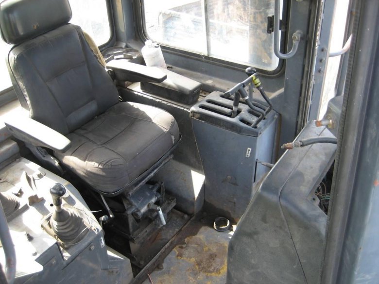 Кабина бульдозера