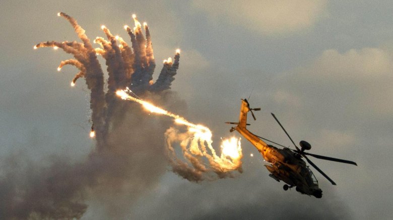 Ми-28 вертолёт стреляет