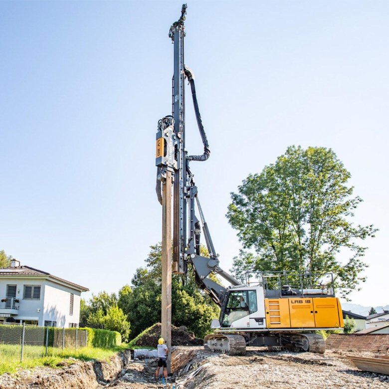 Забивка свай вибропогружателем
