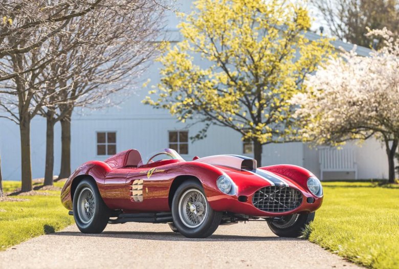 Феррари автомобиль