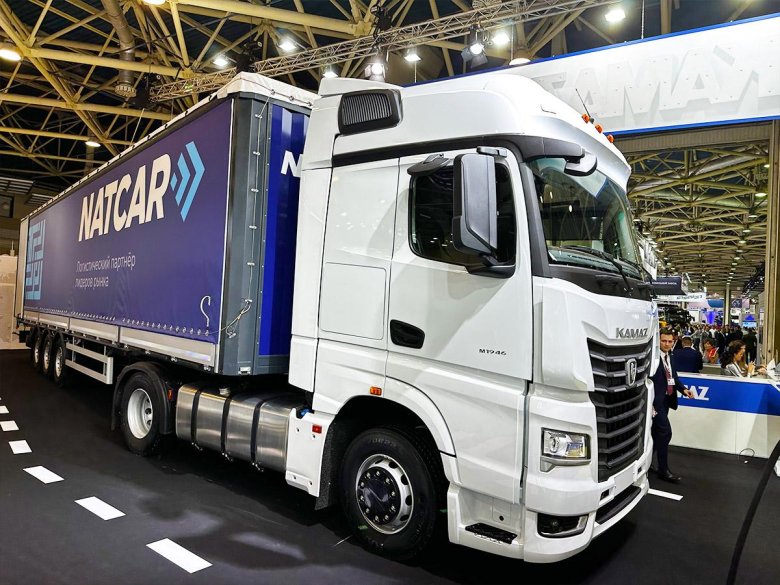 Седельный тягач камаз