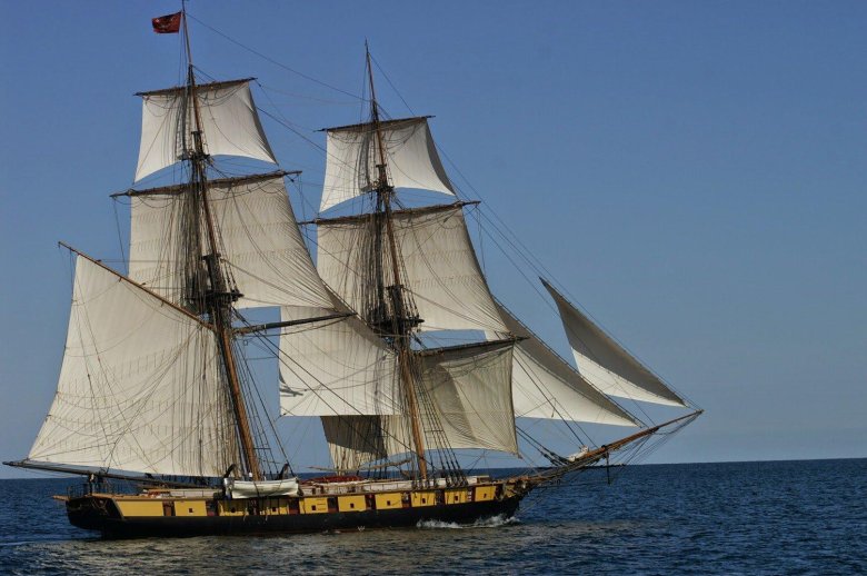 Парусный двухмачтовый бриг