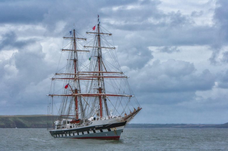 6 мачтовый парусник