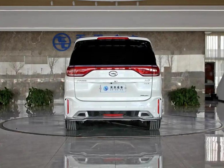 Китайский минивэн gac gm 8