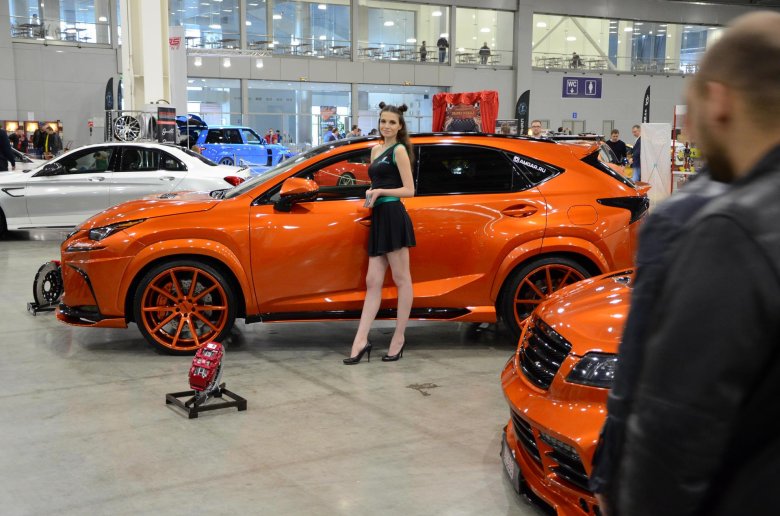 Lexus nx 300h оранжевый