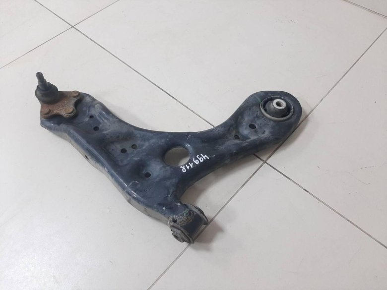 Рычаг передний правый volkswagen polo
