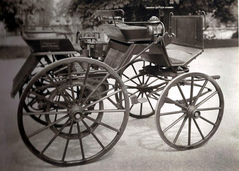 Первый мерседес бенц 1886