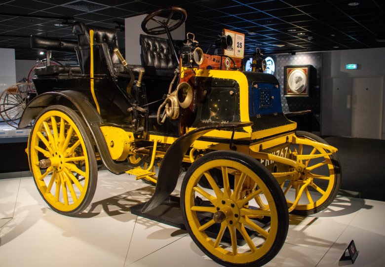 Музей мерседес бенц в германии