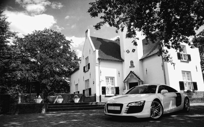 Красивый дом с машиной