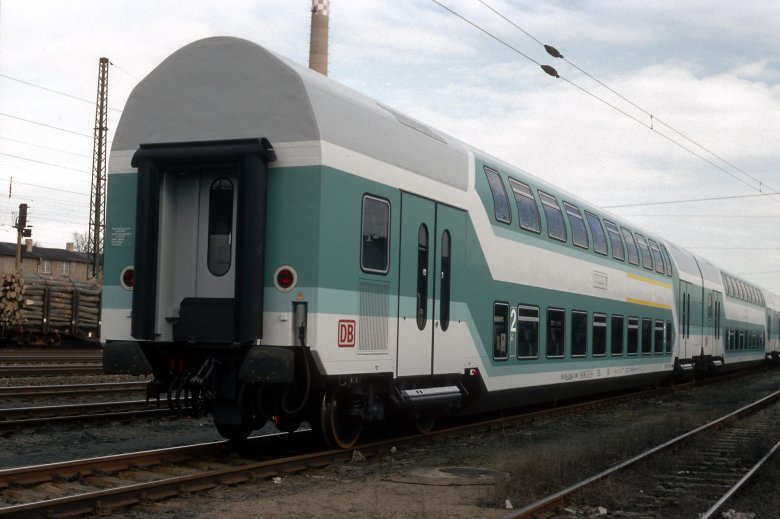 Двухэтажный пассажирский вагон