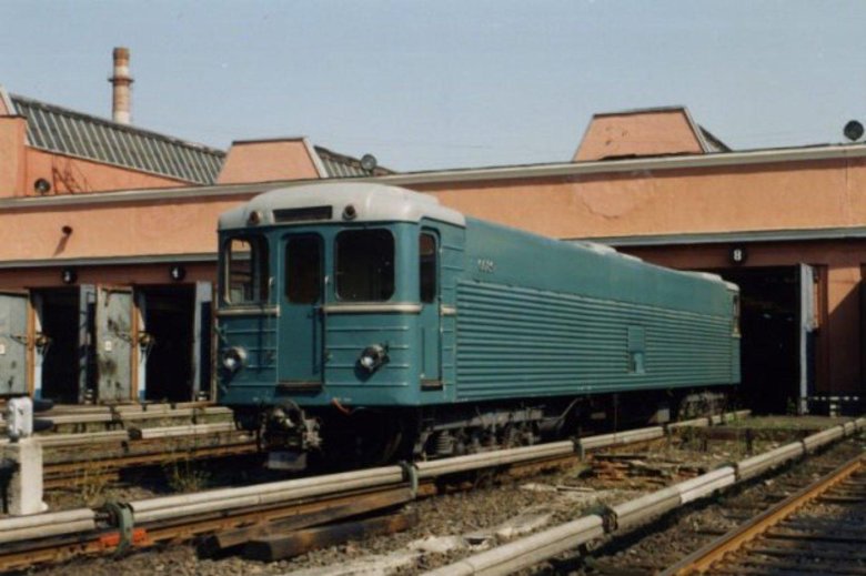 Контактно-аккумуляторный электровоз л 81-711