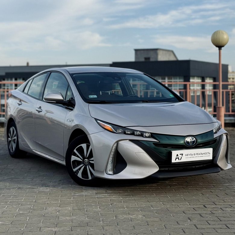 Toyota prius 4 поколение