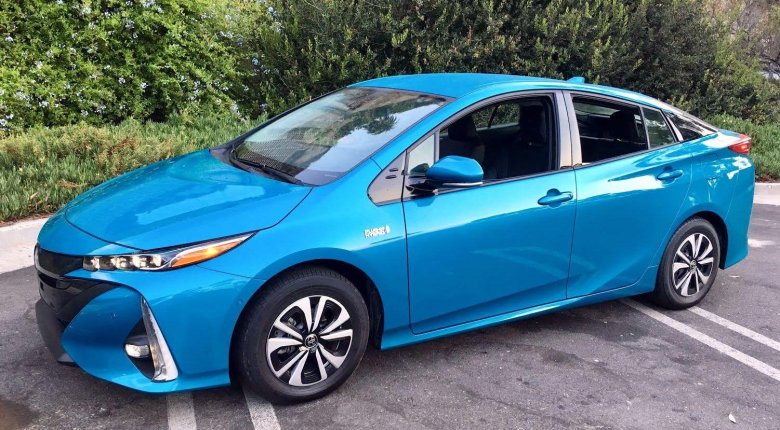 Тойота приус 2018