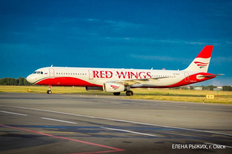 Боинг 777-300 red wings