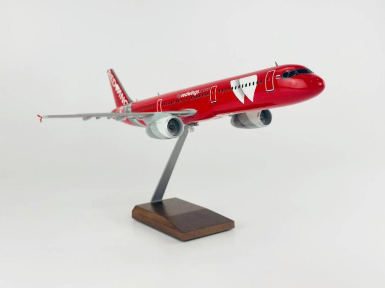 Коллекционная модель самолета