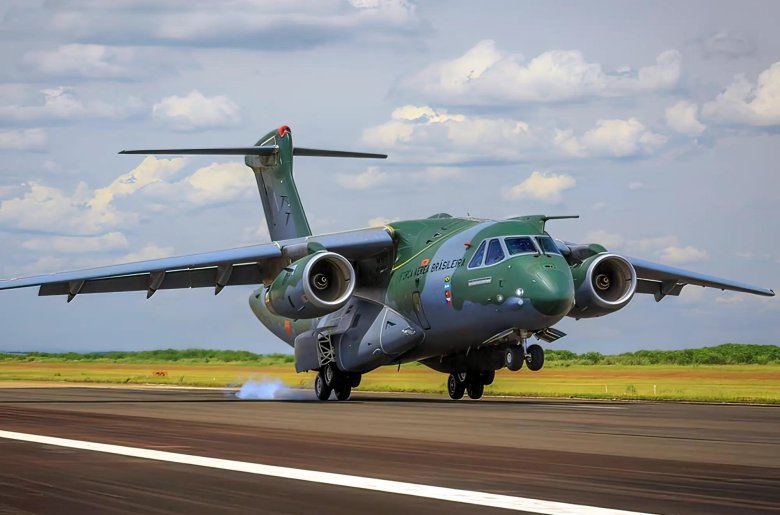 Самолет embraer kc-390