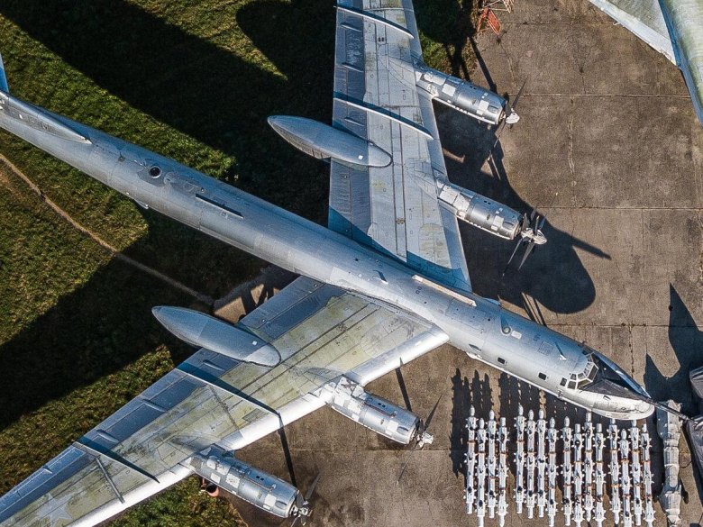 Стратегический бомбардировщик ту-95мс