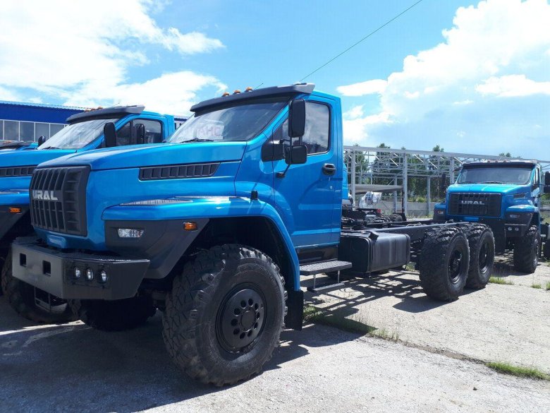 Урал некст тягач 6х4