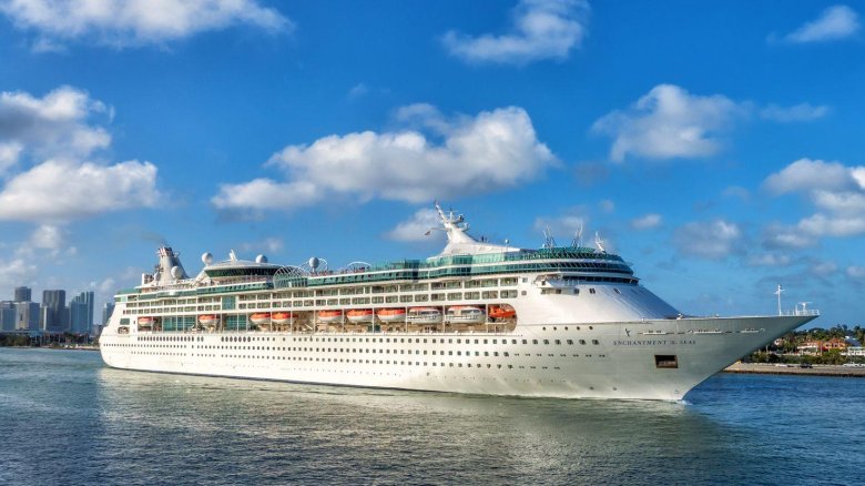 Корабль круизный