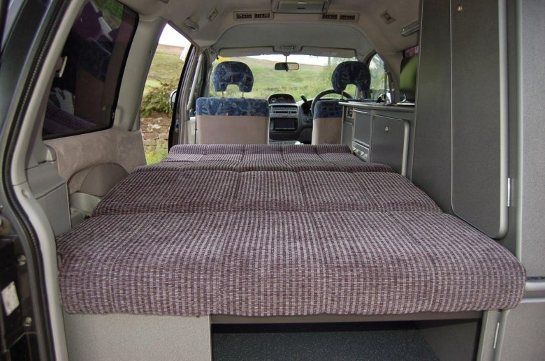 Минивэн с кроватью