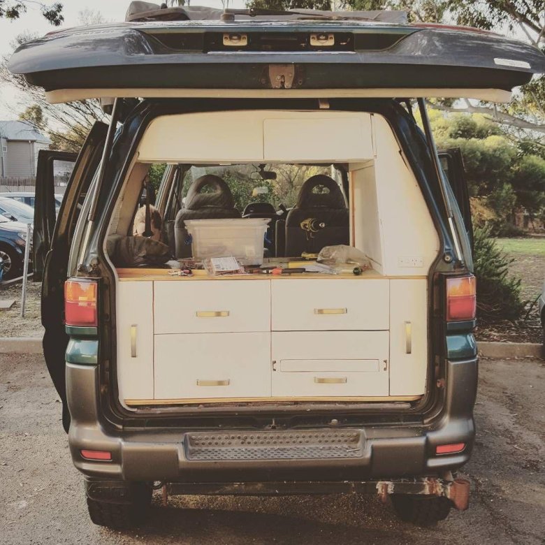 Mitsubishi delica кемпер