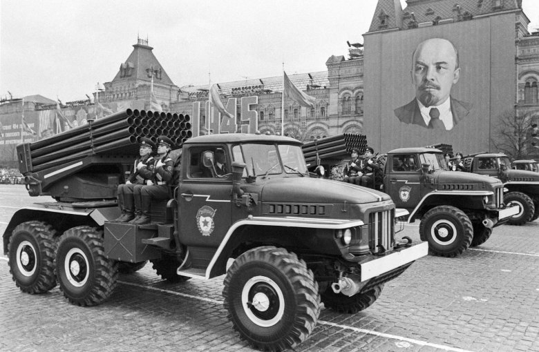 Катюша на параде 1945