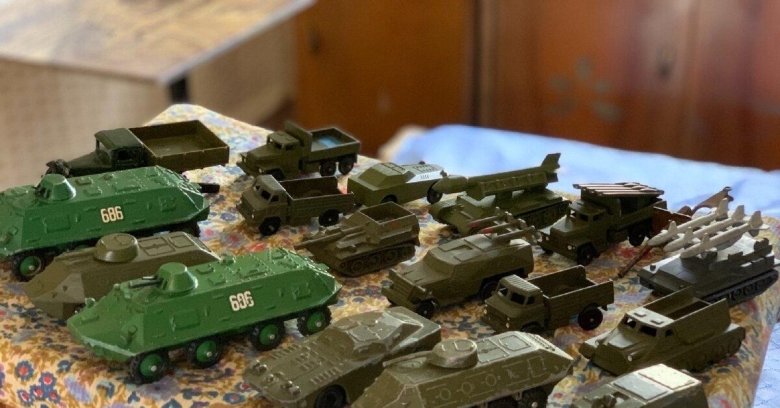 Игрушки военные